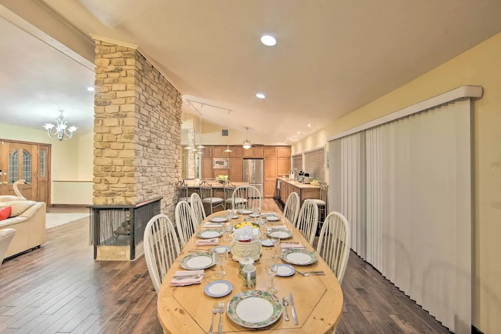 Malakoff Lakefront Home: Golf Course On-site!