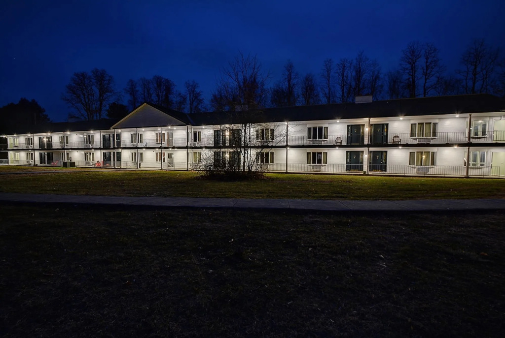 Colonial Motel