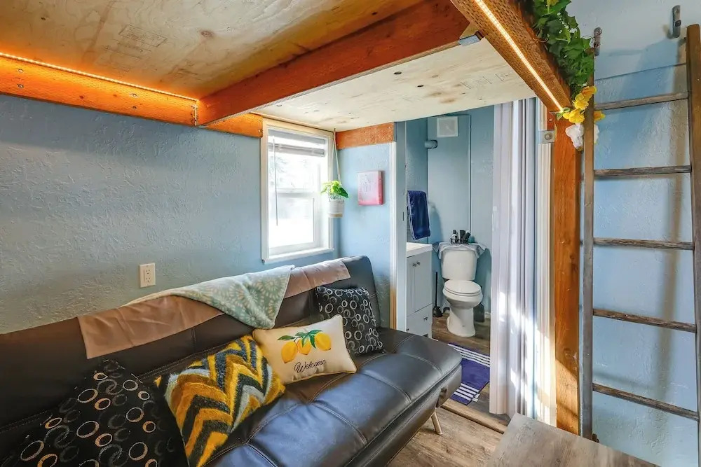 2 Mi to Dtwn & Pioneer Park: Fairbanks Studio!