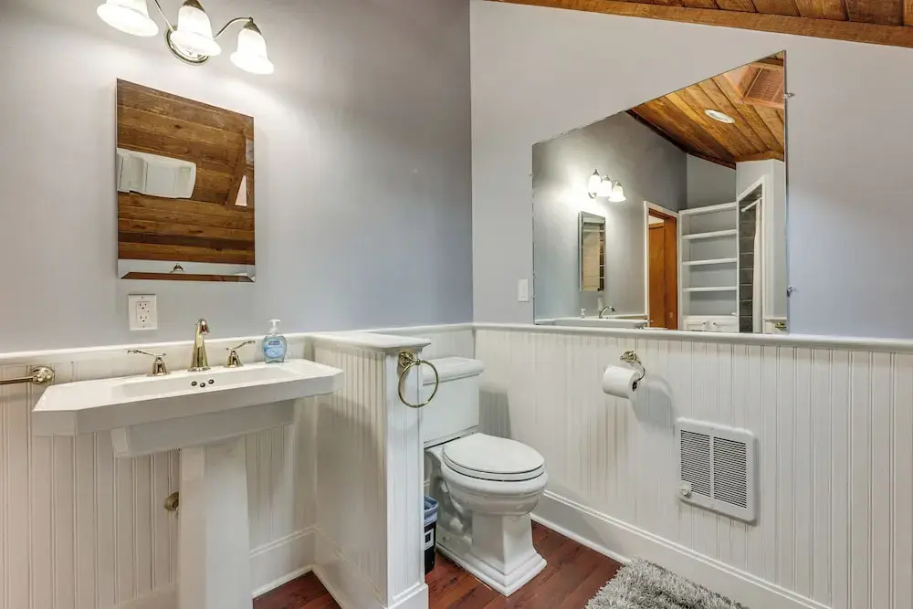 Grand Wintergreen Resort Home w/ Hot Tub!