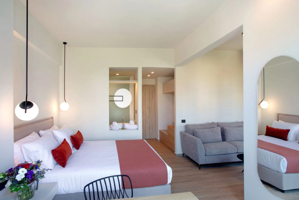 The City Hotel & Suites