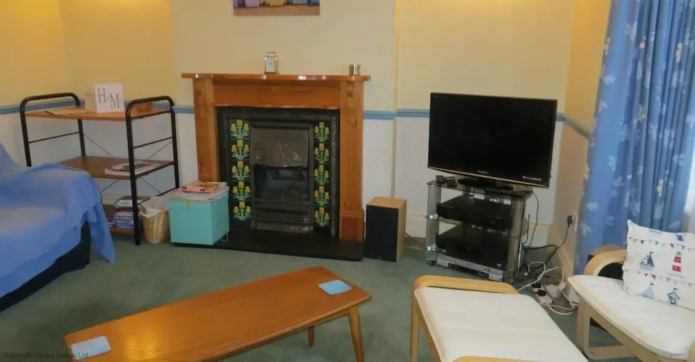 The Shields- Large Family House Close to Beach