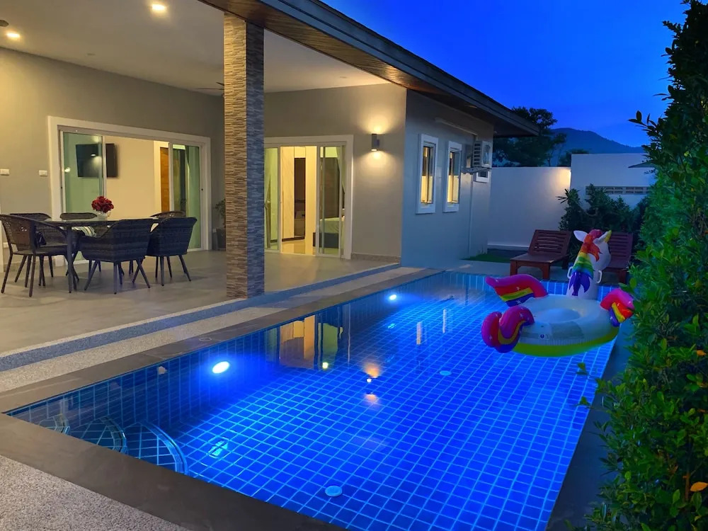 Private Villa with Pool near Laguna