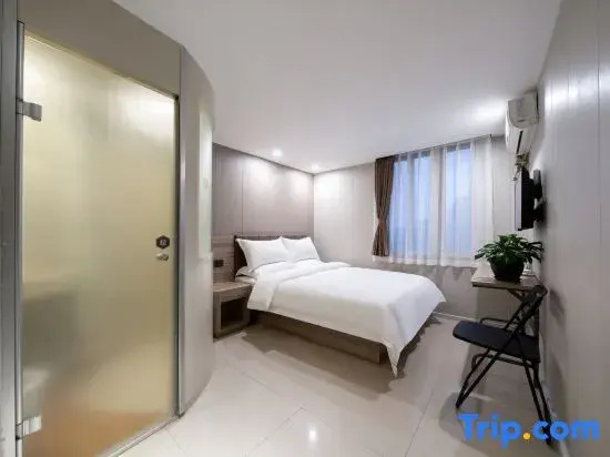 Chongqing • 100 Inn | WARMWIPEWHLBATHMERGEMNIMALMOD Hotel (Guanyinqiao Subway Station)