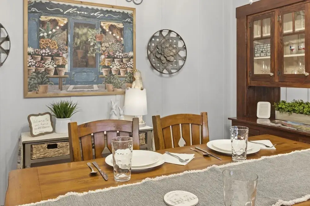 1929 Bell Estate 1 Bedroom Cottage