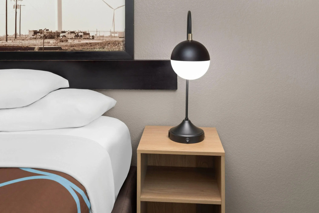 Super 8 by Wyndham San Antonio/Alamodome Area