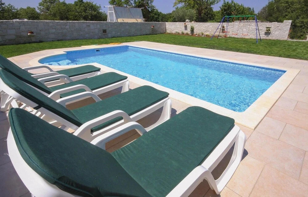 Awesome Home in Krnica With Wifi and 2 Bedrooms