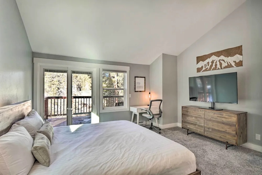 Sauna, Deck & Fire Pit: Breckenridge Townhouse!