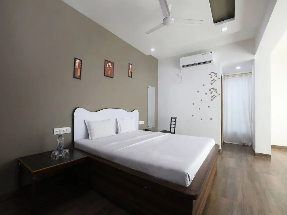 OYO 12817 White house beach resort