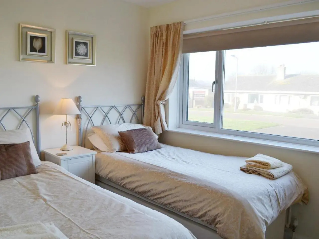 61 Longstone Close