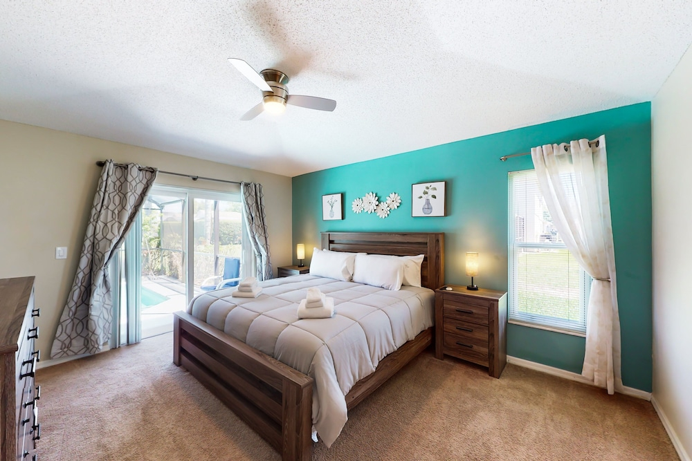 Private Pool Home With Spa, Screened Patio, Central AC, & Washer/dryer