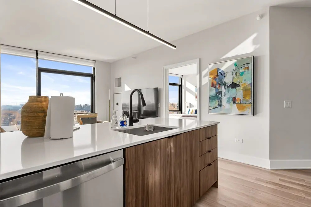 West Loop 3x 2BR Walk to Dining Gym Terrace