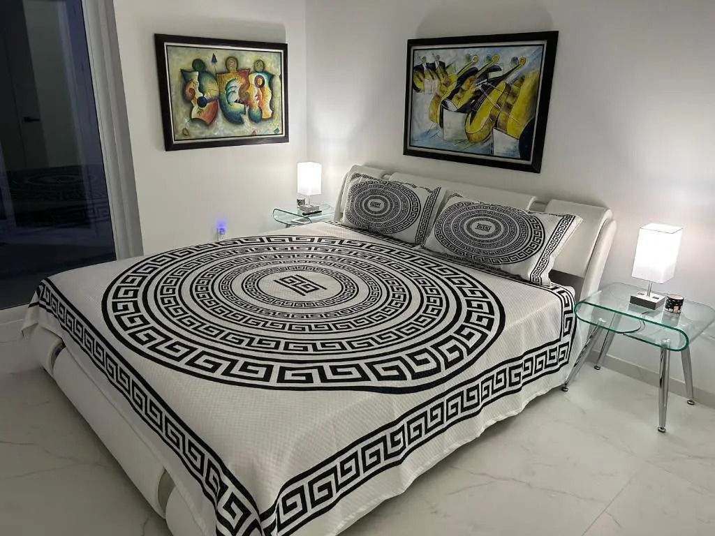 Men only clothing option guesthouse near Wilton Manors