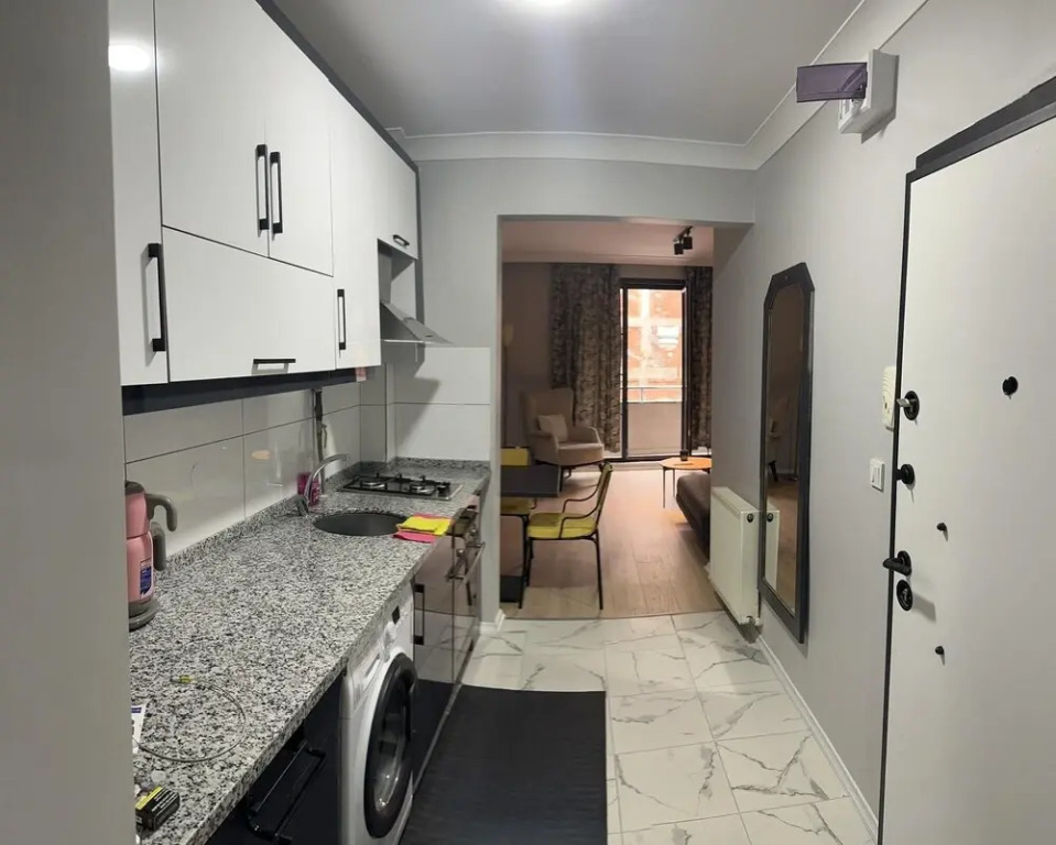 Lovely Apartment With Balcony in Esenler