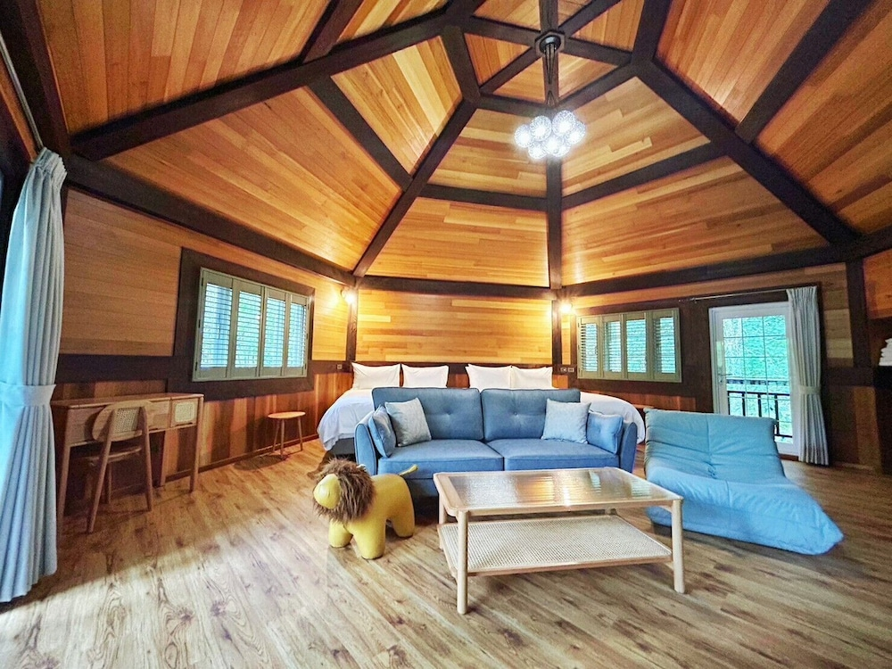 Senboard Manor
