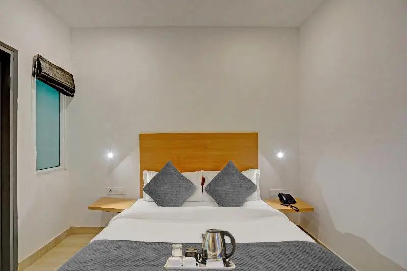 OYO Townhouse 409 Brostay Meera Bagh