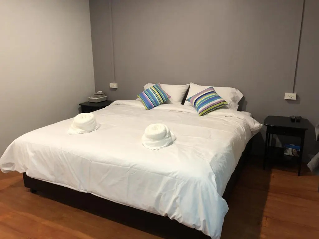 Koh Jum Bungalow & Hostel