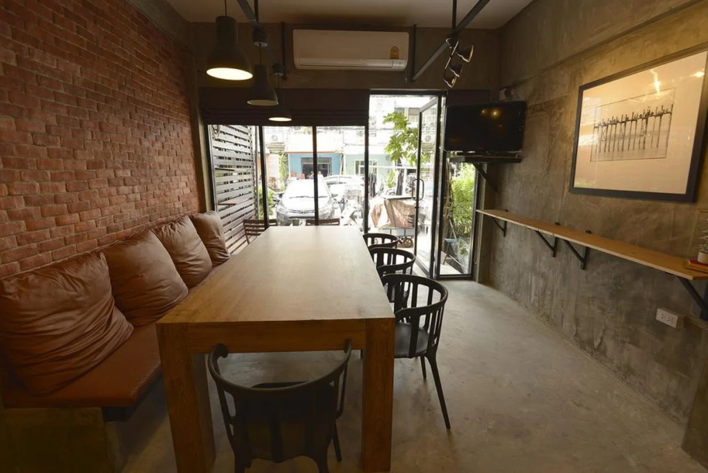 Some Rest Hostel Khao San
