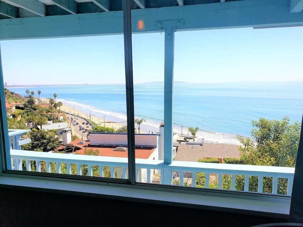 Panoramic Ocean View, 5 Br, 6 Min Walk To Beach 5 Bedroom Apts