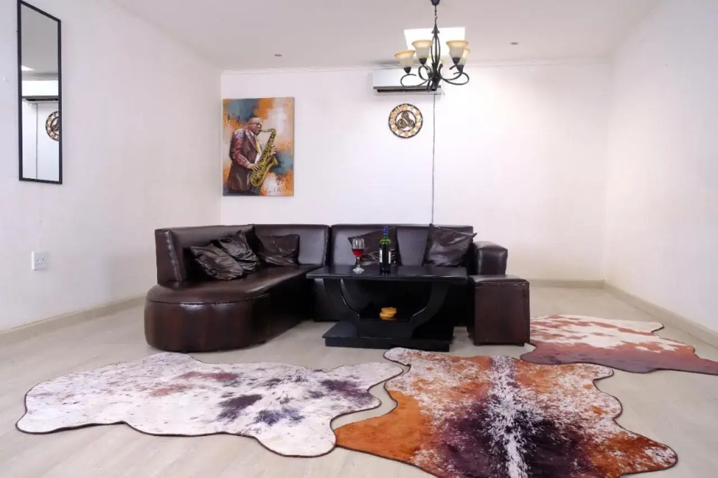 Selina Airport Lodge #Emzini