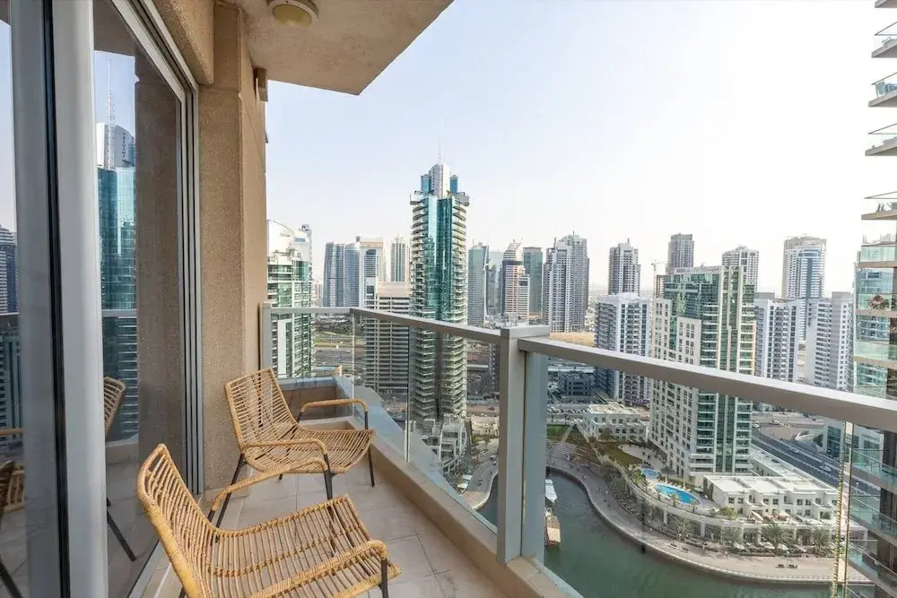 Visually Stunning 2BR in Dubai Marina - Sleeps 5!