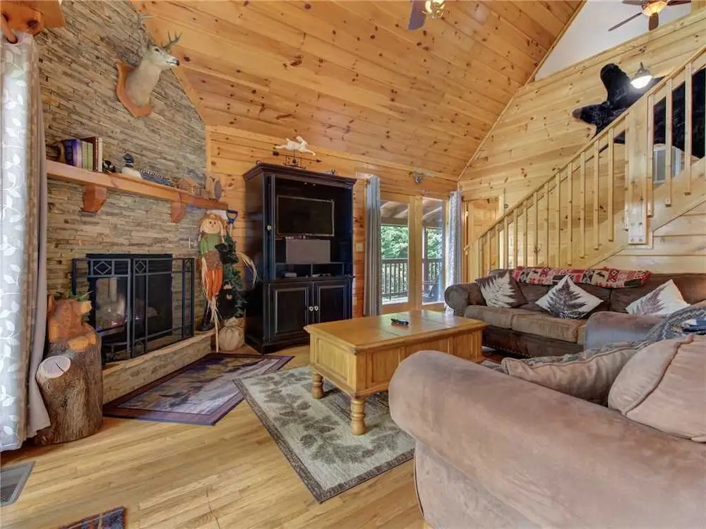 Komfy Kozy 3 Bedroom Home with Hot Tub