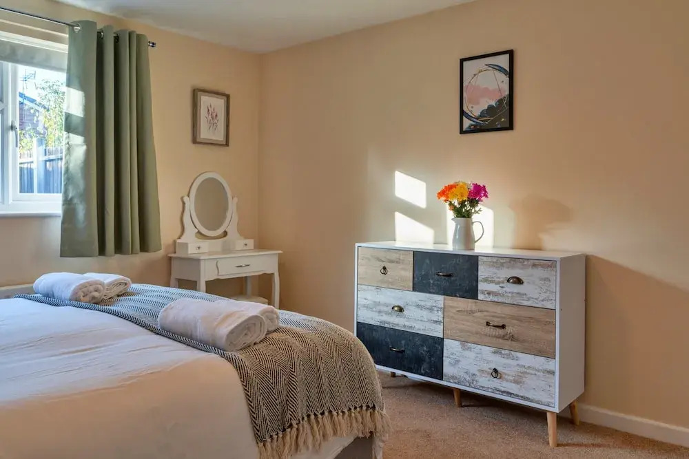 Cozy 3 Bedroom Apartment in Southern Lea