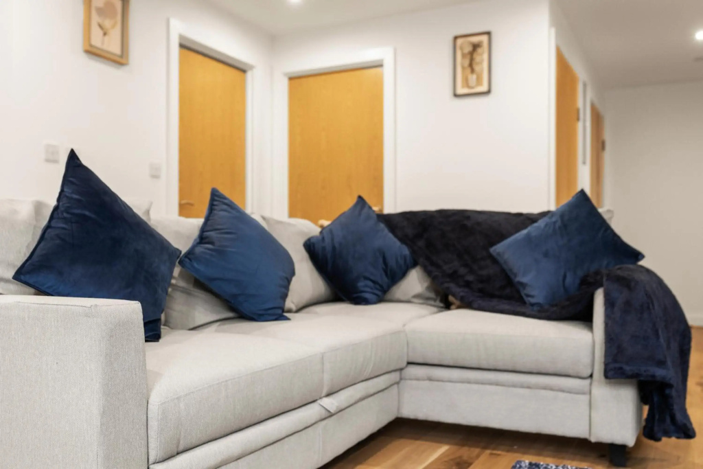 50 PERCENT OFF -Monthly & Weekly Stays Perfect for Relocations, Business, Families and Leisure! Book today at Premium Executive Serviced Apartments- 2 Bed Apt