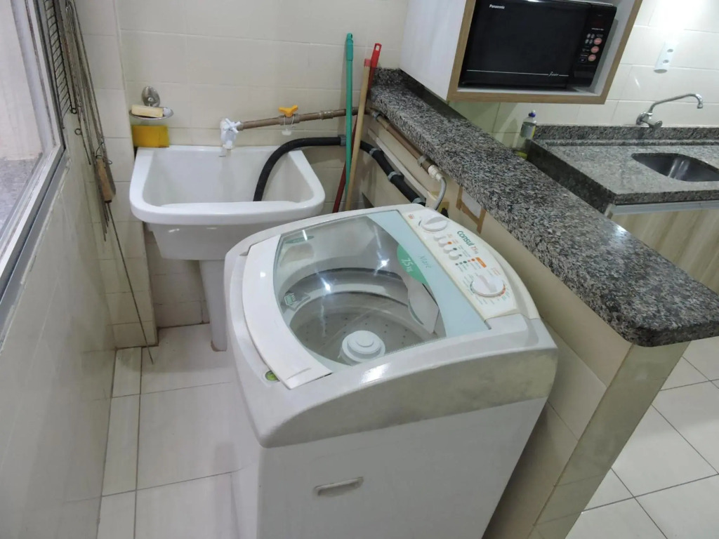 Apto 2 quartos no centro de Bombinhas, 130 metros praia
