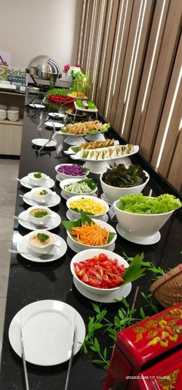 CHRISTEE SUITES HOTEL