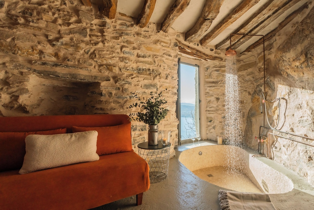 Villa Eugenia - Pool e Garden Retreat in Como by Rent All Como
