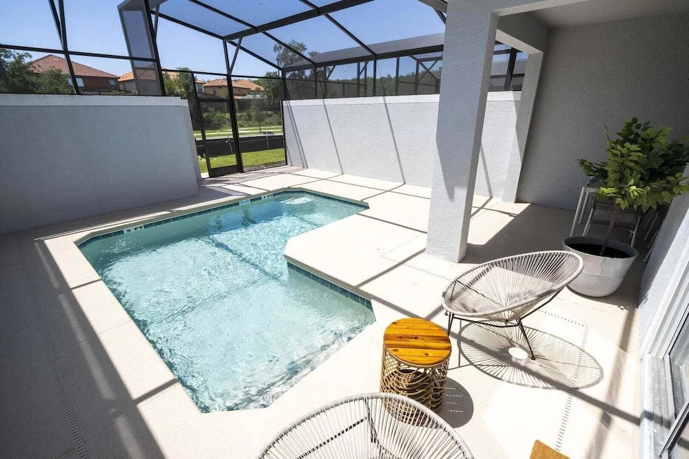 Bright Modern Home @storey Lake