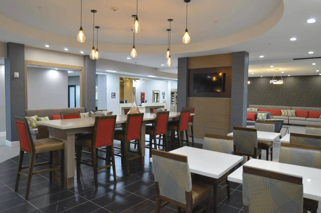 Comfort Inn & Suites Houston I-45 North - IAH
