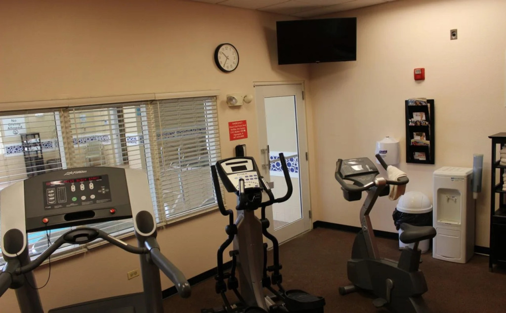 Holiday Inn Express Hotel & Suites Chicago-Algonquin by IHG
