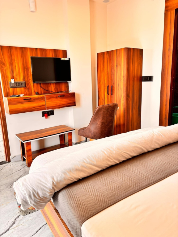 Hotel R R Tripathi