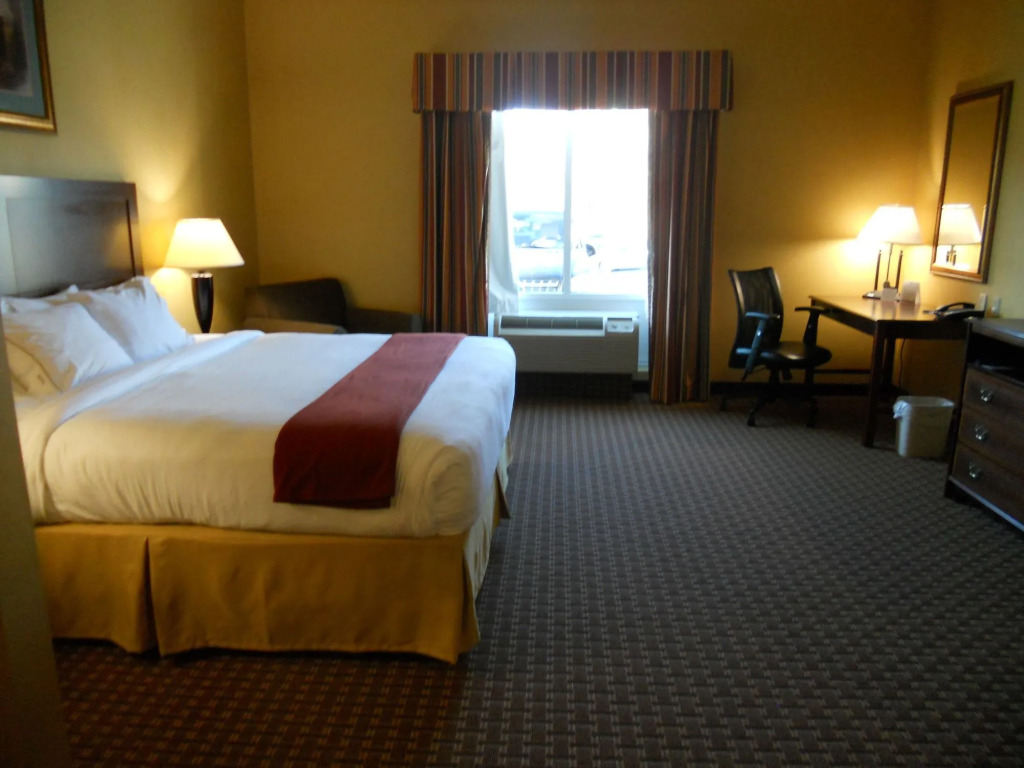 Holiday Inn Express and Suites Hazard by IHG
