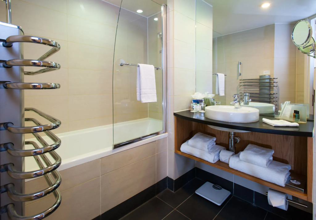 Holiday Inn Salisbury - Stonehenge by IHG