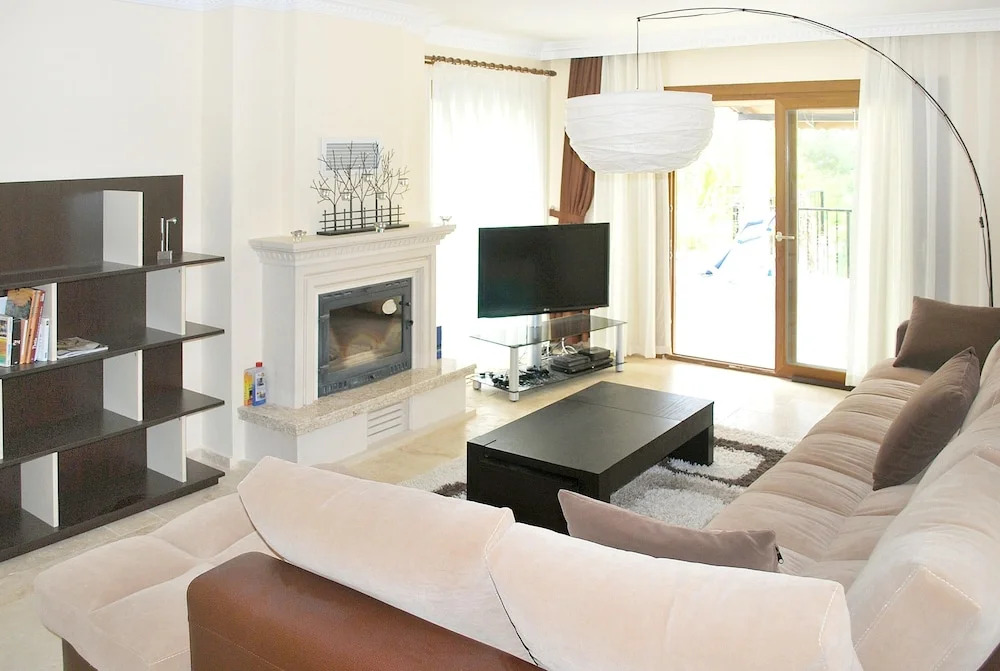 House With 4 Bedrooms in Kuşadası, With Private Pool and Enclosed Garden - 2 km From the Beach