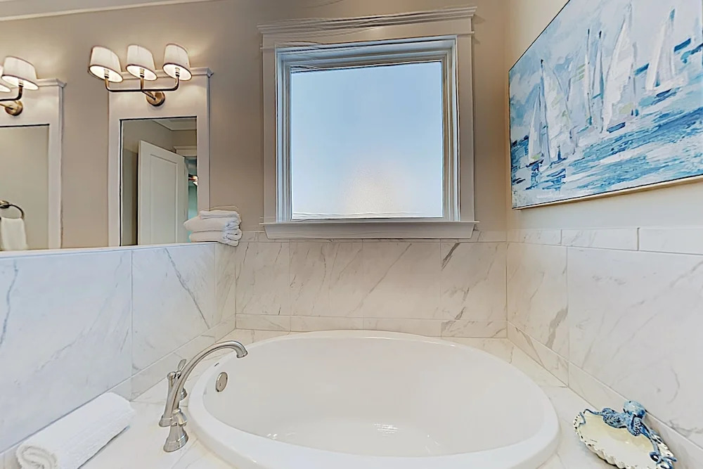 New Listing! Parks Edge New-build W/ Pool 5 Bedroom Home