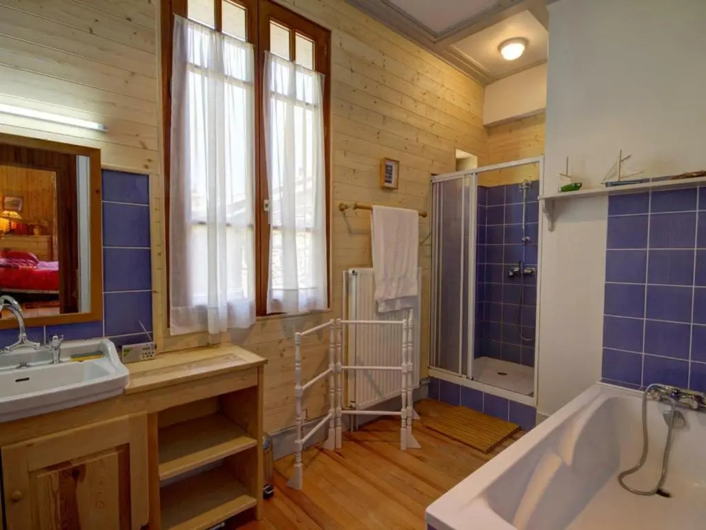 Chalet familial spacieux avec sauna au cœur du Bessat - FR-1-496-24