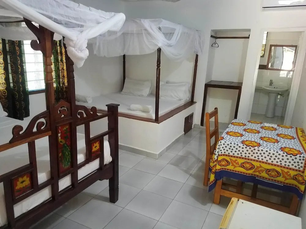 Baraka Aquarium Bungalows