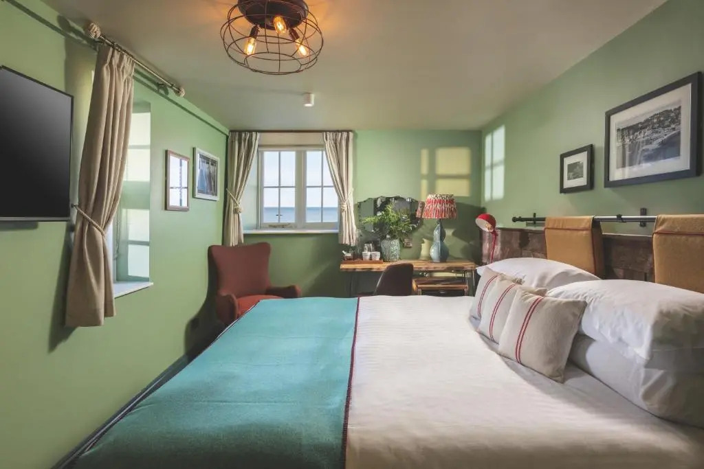 Rock Point Inn