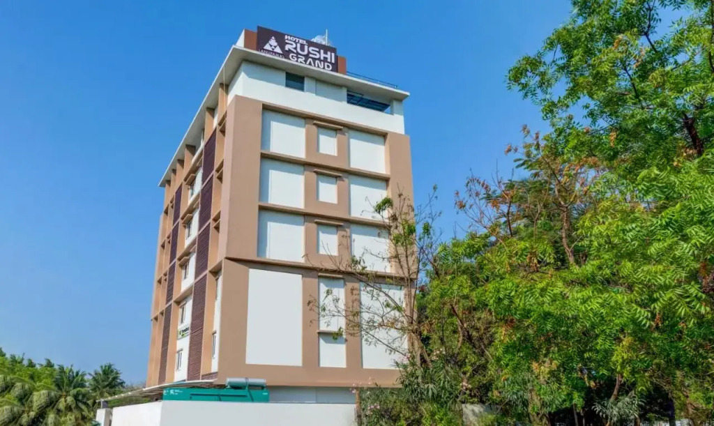 Treebo Rushi Grand, 1 km to Rushikonda Beach