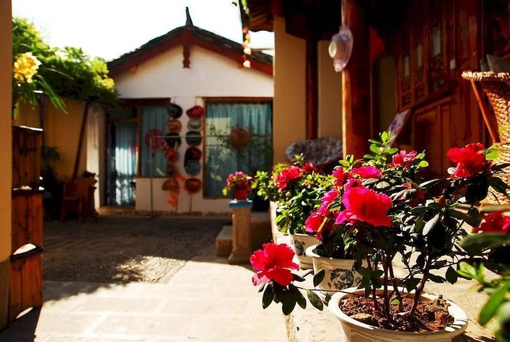 Lijiang Longzhigu Inn