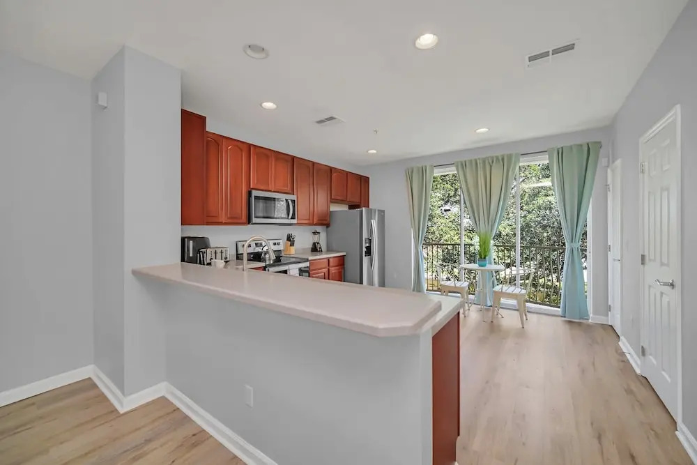 Spacious and Modern Townhome! Close to Attractions and Conventions Center! 3vc5014-10