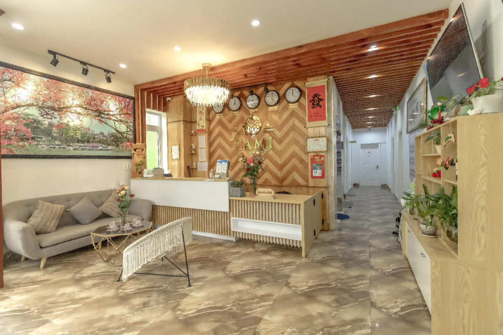 Lacami Dalat Hotel
