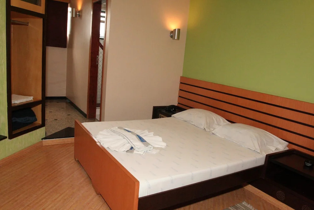 Platinum Hotel