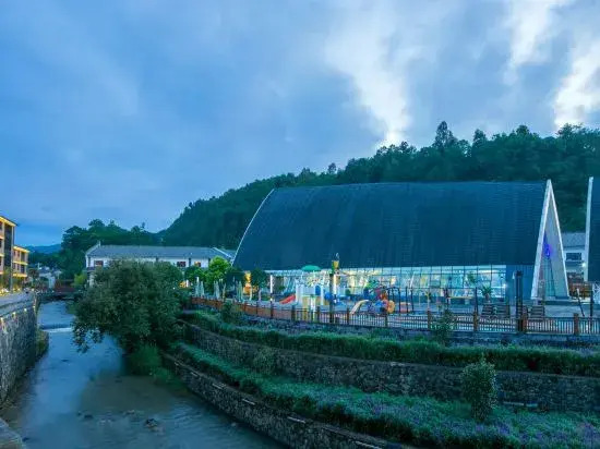 Yunshang Time Hot Spring Holiday Homestay (Tengchong Mayugu Branch)
