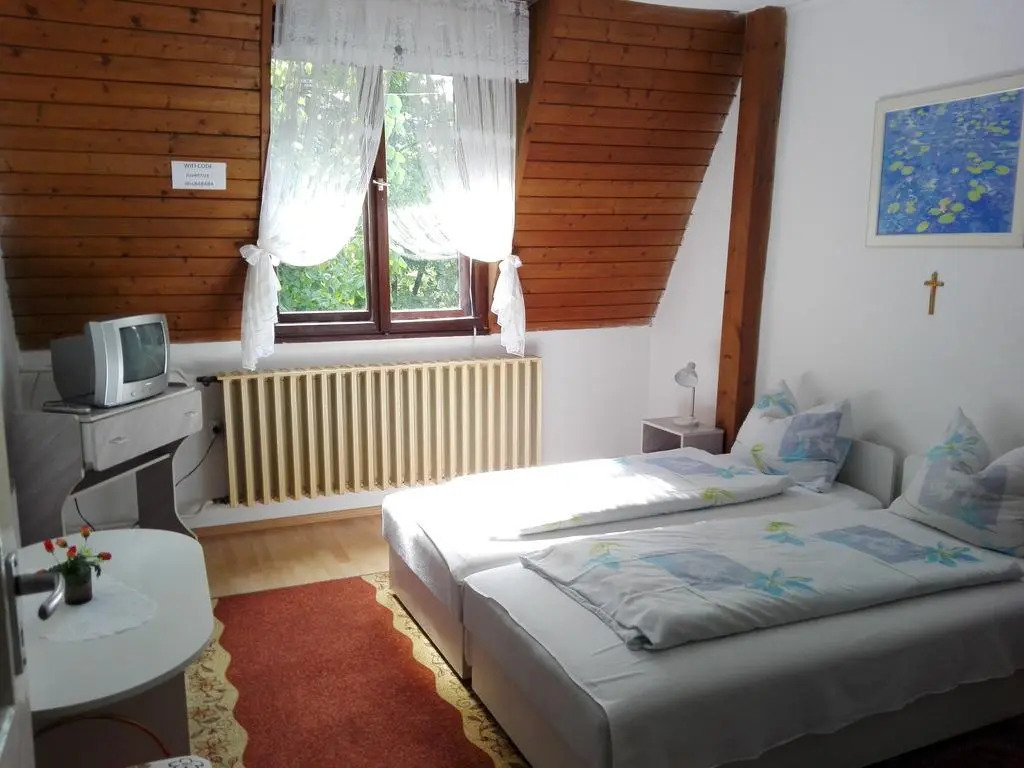 Veronika Rooms