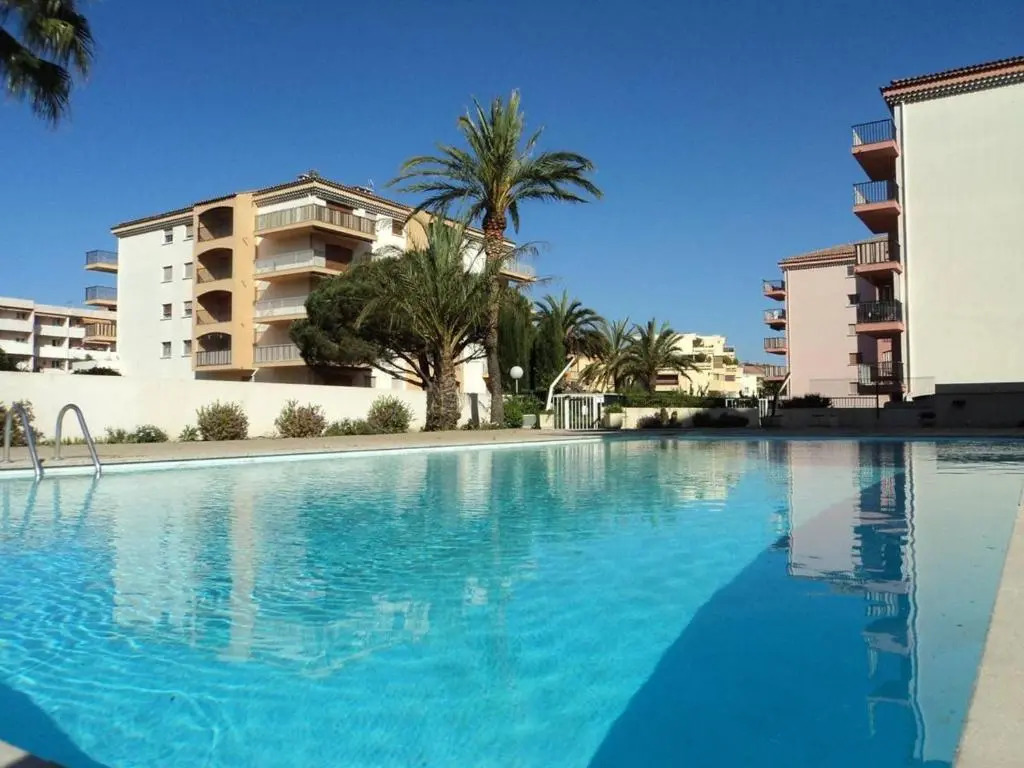 Appartement Sainte-Maxime, 1 pièce, 4 personnes - FR-1-226-294